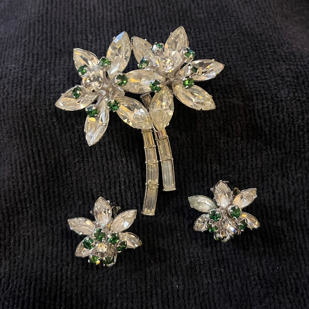 Vintage Clear & Green Rhinestone brooch & matching earrings